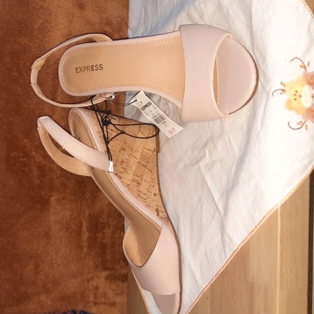 Size 7 express wedges